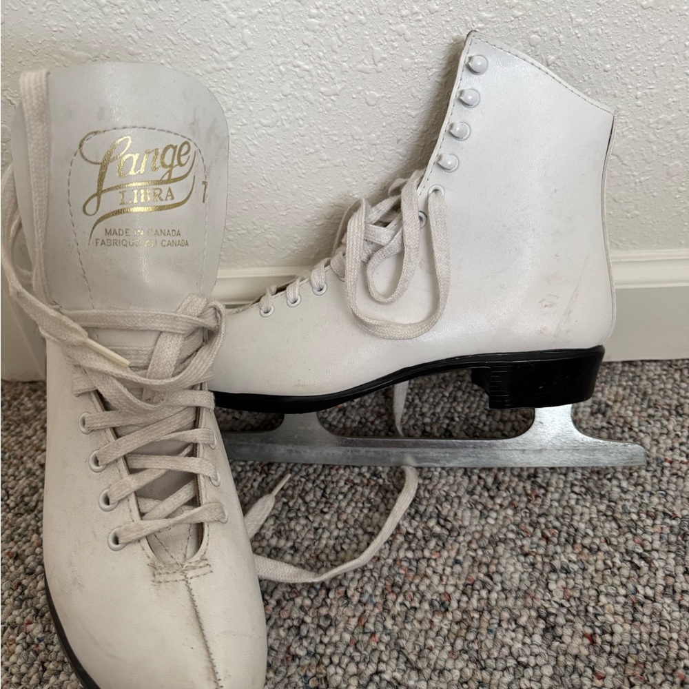 White Lange Libra Ice Skating Boots made of Leather with Ankle Support